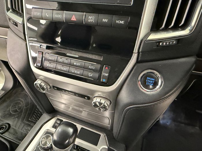2020 Toyota Landcruiser VX VDJ200R 4X4 Dual Range