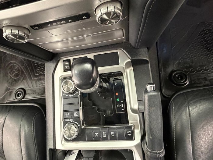 2020 Toyota Landcruiser VX VDJ200R 4X4 Dual Range