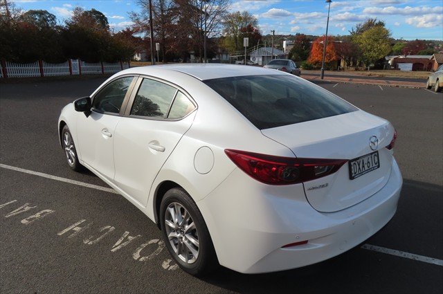 2018 MAZDA Mazda3 NEO SPORT MAZDA3 NEO SPORT Snowflake White Pearl