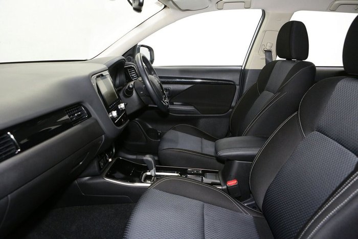 2021 Mitsubishi Outlander ES