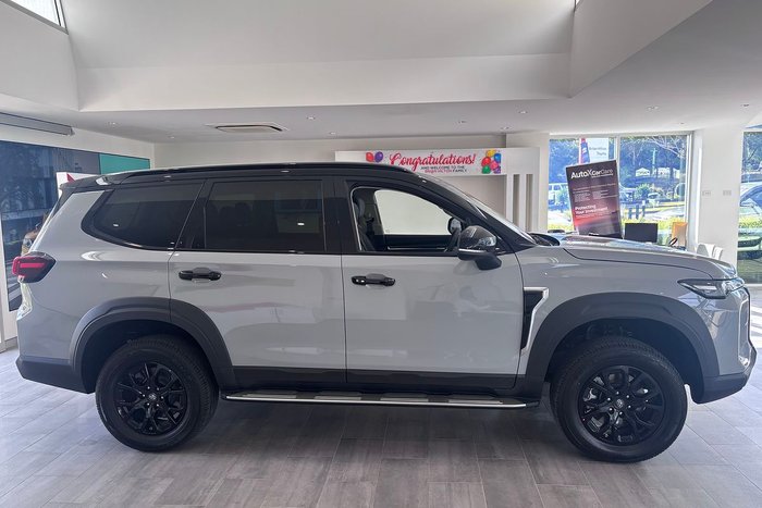 2026 LDV D90 Executive SV9A MY25 Concrete Grey /Black roof (2C)
