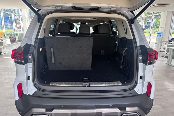 2026 LDV D90 Executive SV9A MY25 Concrete Grey /Black roof (2C)