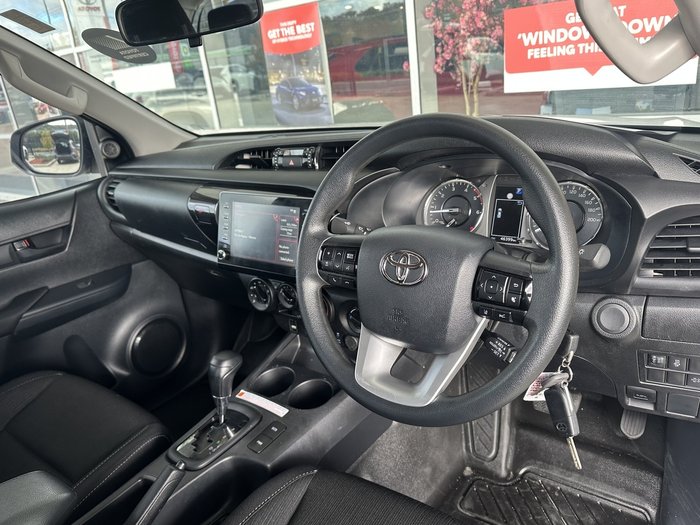 2023 Toyota Hilux SR