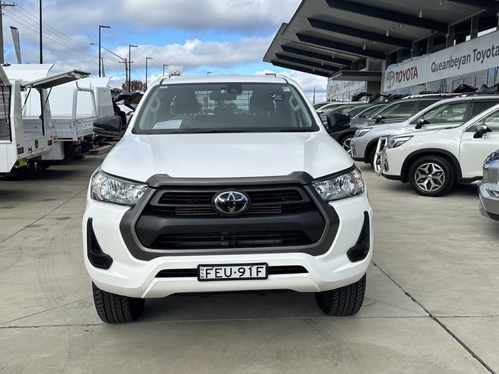 2023 Toyota Hilux SR