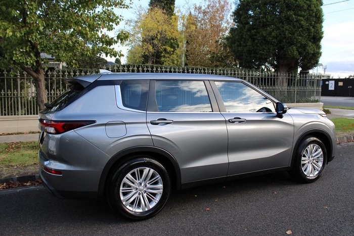 2022 Mitsubishi Outlander ES