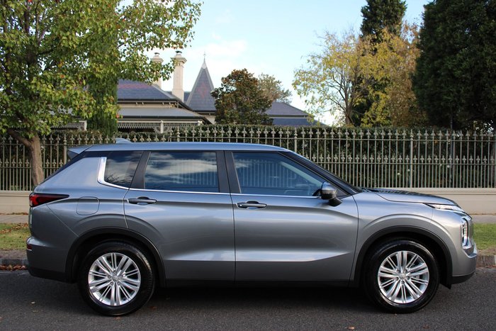 2022 Mitsubishi Outlander ES