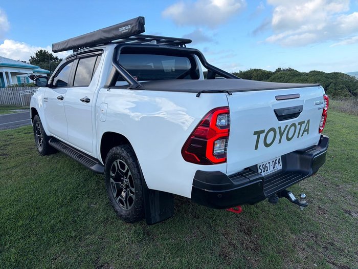 2025 Toyota Hilux SR5 48V