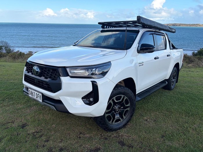 2025 Toyota Hilux SR5 48V