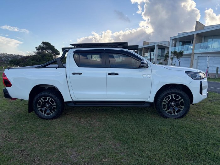 2025 Toyota Hilux SR5 48V