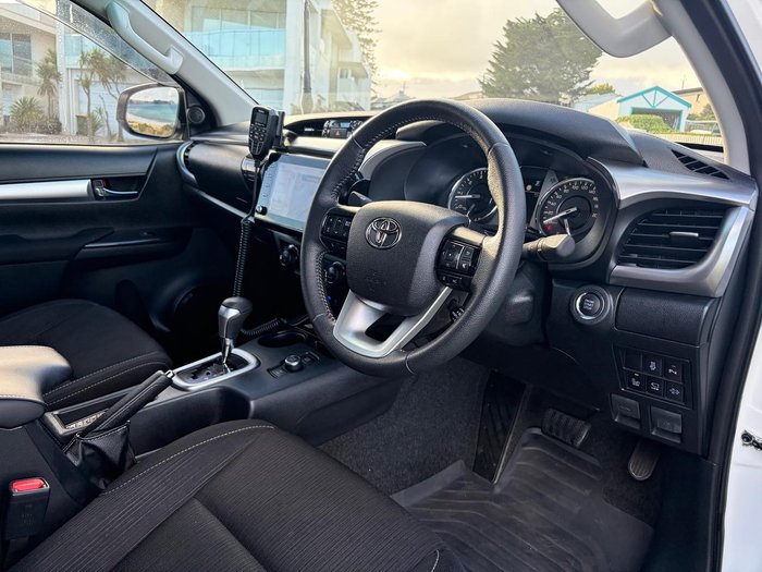 2025 Toyota Hilux SR5 48V