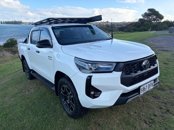 2025 Toyota Hilux SR5 48V
