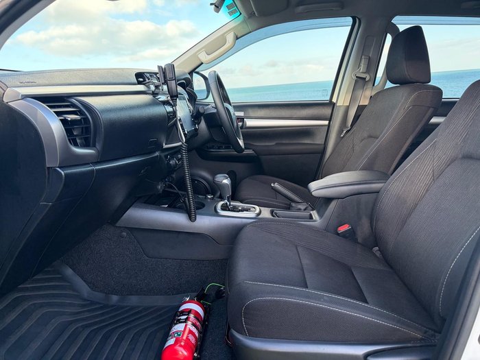 2025 Toyota Hilux SR5 48V