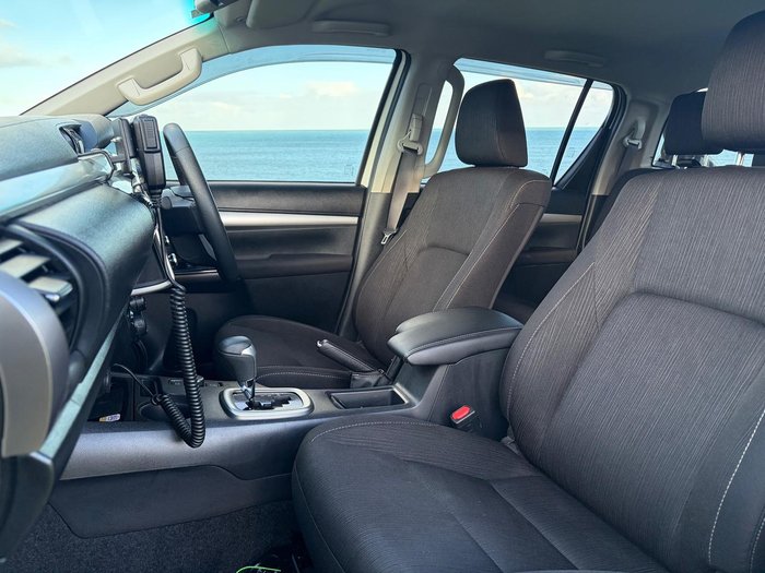 2025 Toyota Hilux SR5 48V