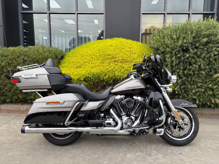 2016 HARLEY-DAVIDSON FLHTK ULTRA LIMITED Black