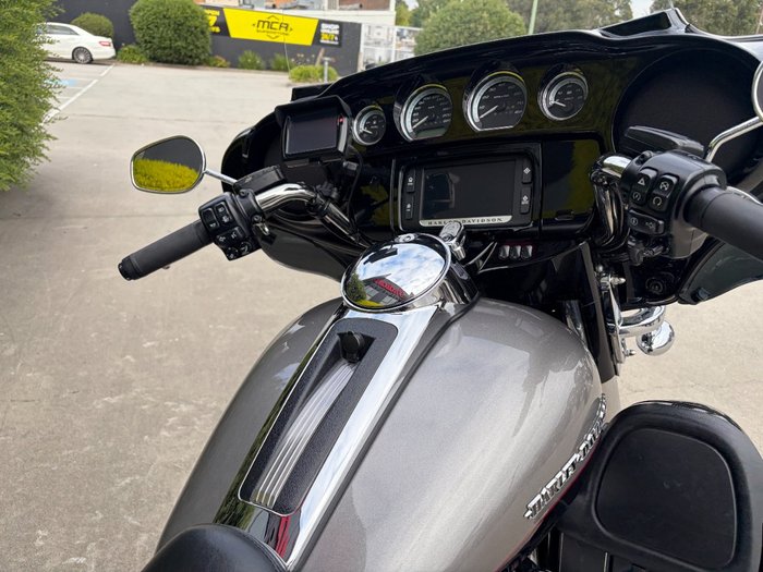 2016 HARLEY-DAVIDSON FLHTK ULTRA LIMITED Black