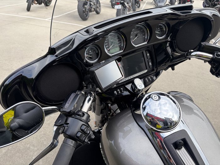 2016 HARLEY-DAVIDSON FLHTK ULTRA LIMITED Black