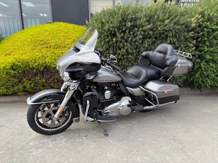 2016 HARLEY-DAVIDSON FLHTK ULTRA LIMITED Black