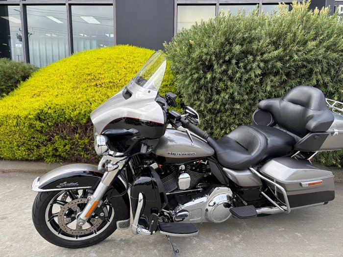 2016 HARLEY-DAVIDSON FLHTK ULTRA LIMITED Black