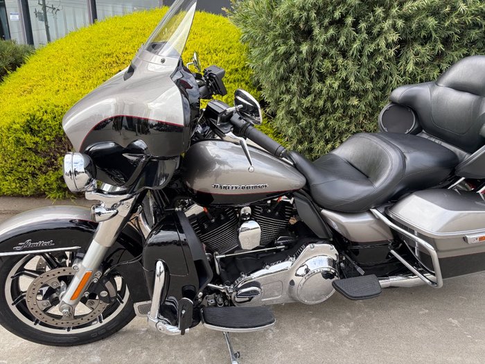 2016 HARLEY-DAVIDSON FLHTK ULTRA LIMITED Black