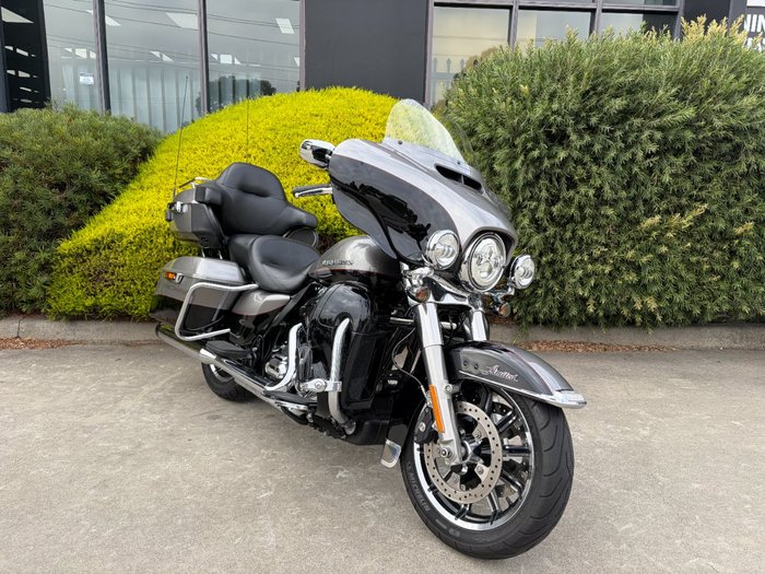 2016 HARLEY-DAVIDSON FLHTK ULTRA LIMITED Black