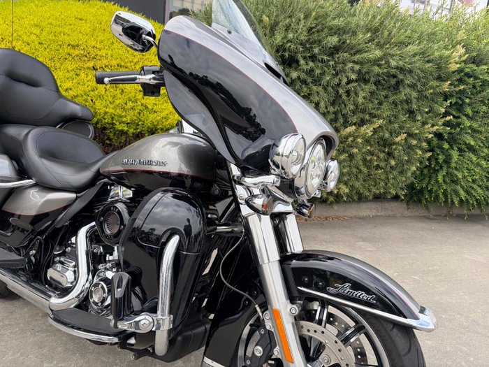 2016 HARLEY-DAVIDSON FLHTK ULTRA LIMITED Black