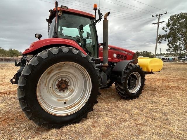 2007 Case Magnum 305 Powershift Red
