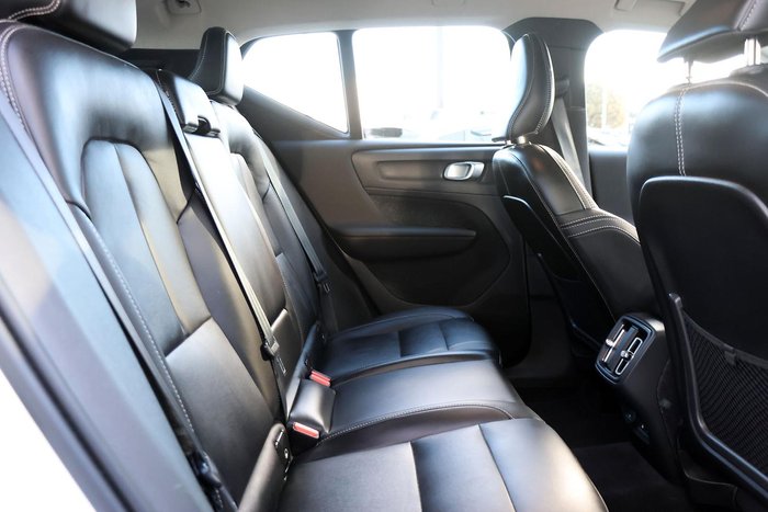 2022 Volvo XC40 Ultimate B4 Bright