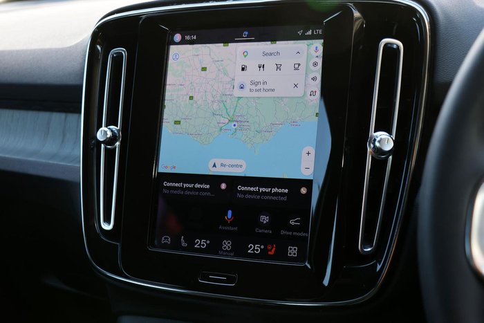 2022 Volvo XC40 Ultimate B4 Bright