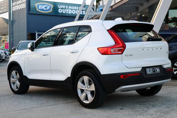 2022 Volvo XC40 Ultimate B4 Bright