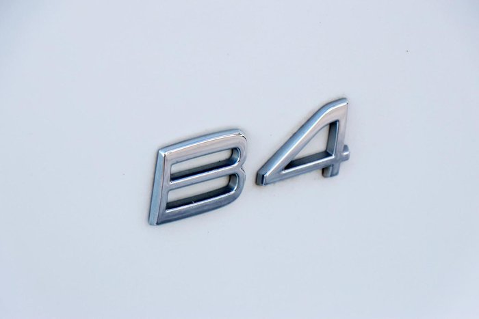 2022 Volvo XC40 Ultimate B4 Bright