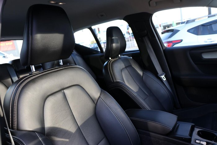 2022 Volvo XC40 Ultimate B4 Bright