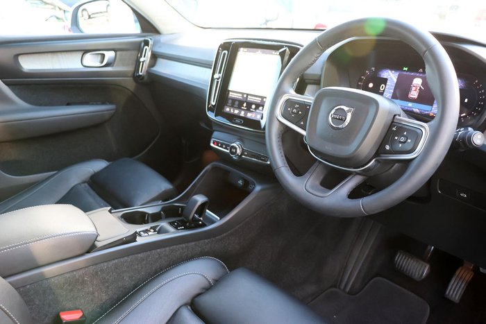 2022 Volvo XC40 Ultimate B4 Bright