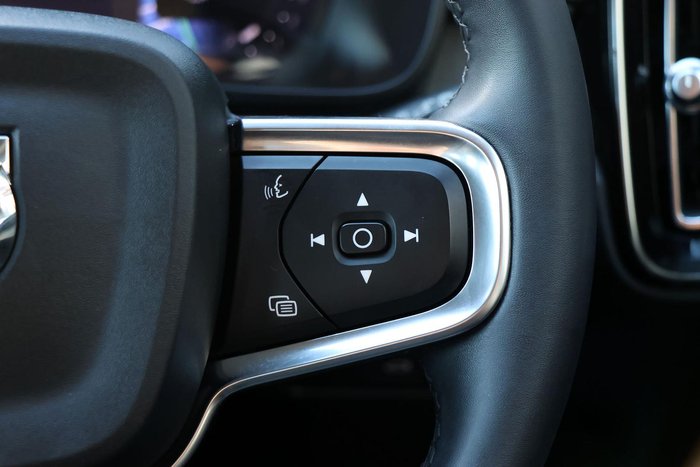 2022 Volvo XC40 Ultimate B4 Bright