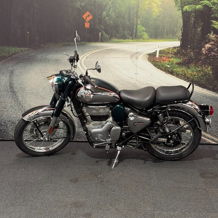 2025 Royal Enfield CLASSIC 350 CHROME Green