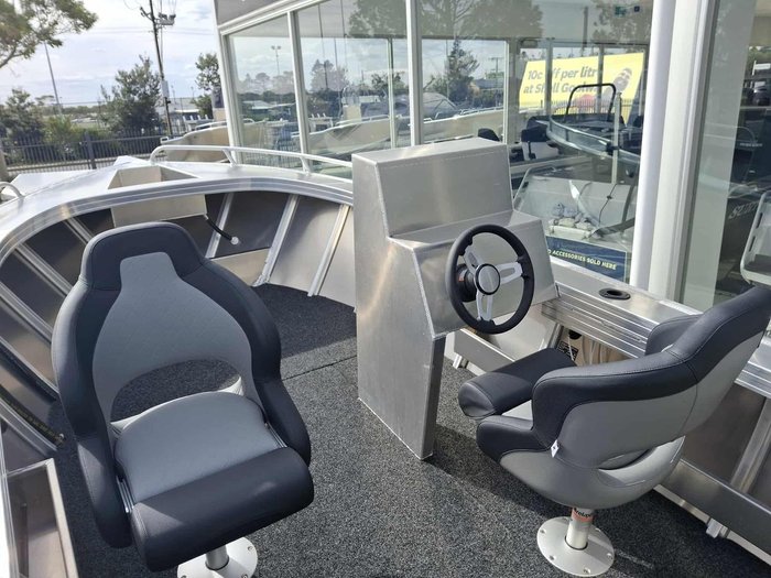 2026 Aquamaster 4.55 Side Console
