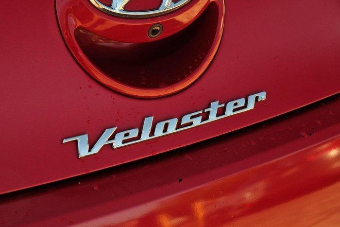 2013 Hyundai Veloster +