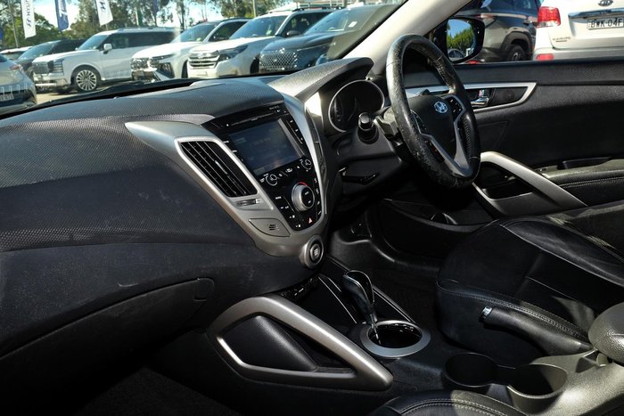 2013 Hyundai Veloster +