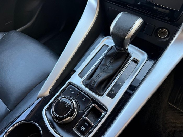 2016 Mitsubishi Pajero Sport GLS