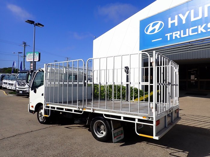 2020 HINO DUTRO 300