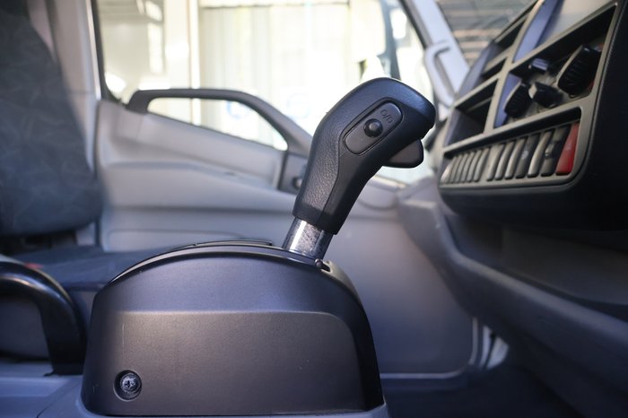 2020 HINO DUTRO 300