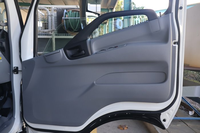 2020 HINO DUTRO 300