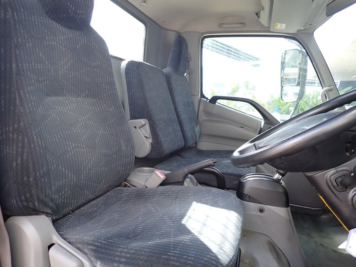 2020 HINO DUTRO 300
