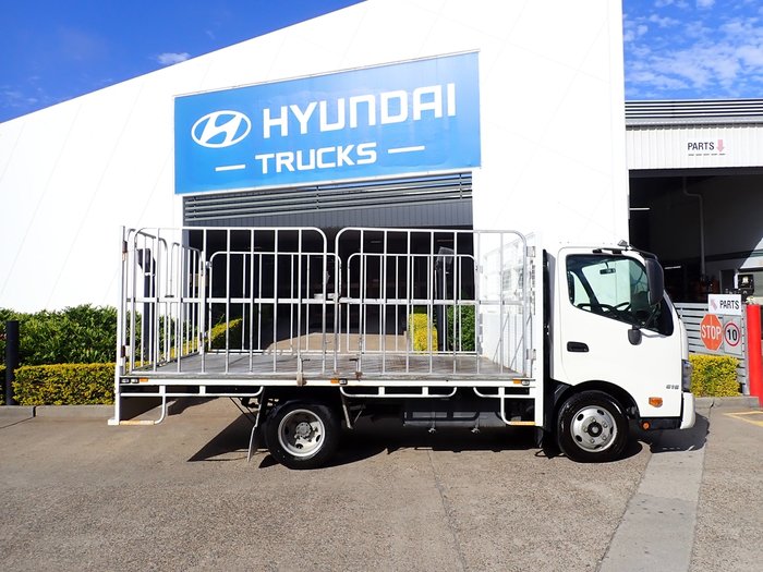 2020 HINO DUTRO 300