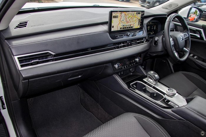 2025 Mitsubishi Outlander LS