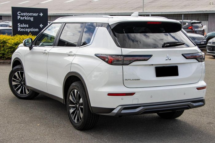 2025 Mitsubishi Outlander LS