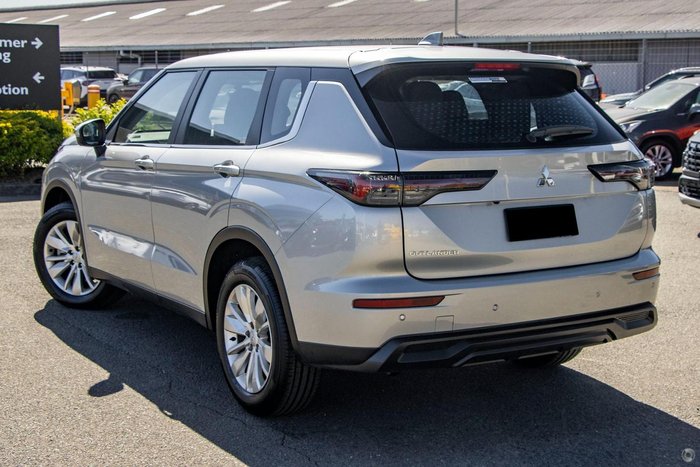 2025 Mitsubishi Outlander ES