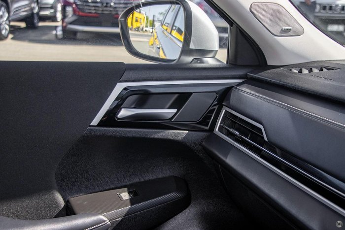 2025 Mitsubishi Outlander ES