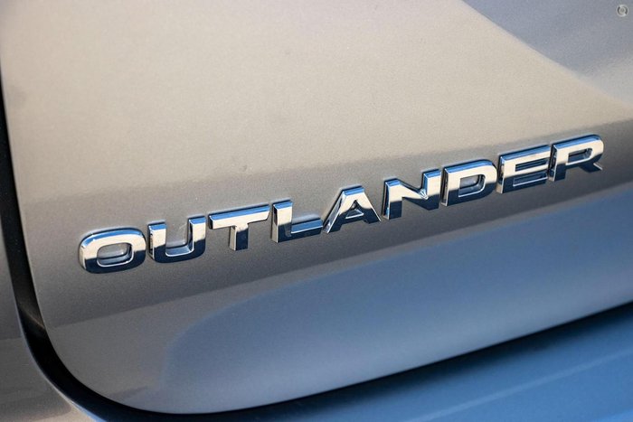 2025 Mitsubishi Outlander ES