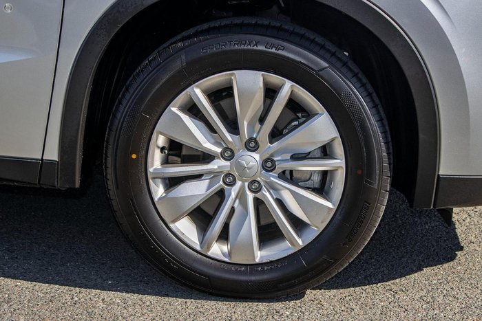 2025 Mitsubishi Outlander ES