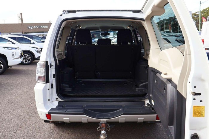 2017 Mitsubishi Pajero GLS
